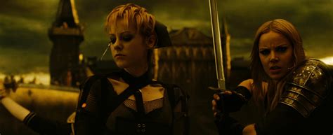 Sweet Peas (Abbie Cornish) Stunt Broadsword | Prop Store - Ultimate ...