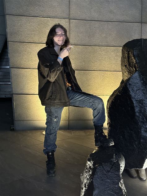 pierbi on Twitter: "she’s so cool i wanna be this cool https://t.co