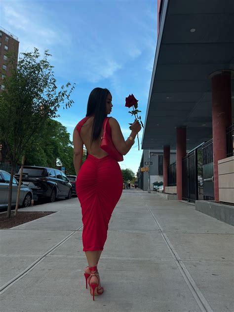 Rosairis Toribio | @fashionNova Un buen día trae Felicidad🤍 Que