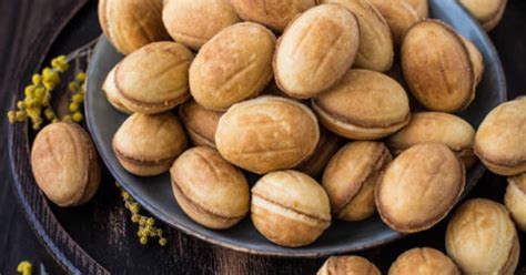 Орешки со сгущенкой: как быстро приготовить вкусный десерт – рецепт ...