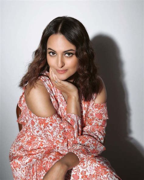[145+] Heroine Photos, Image, Pics & Wallpaper (HD) - PhotosFile