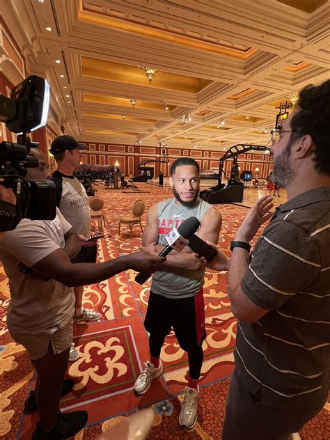 Travel guide explaining best Hamilton to Toronto options 1