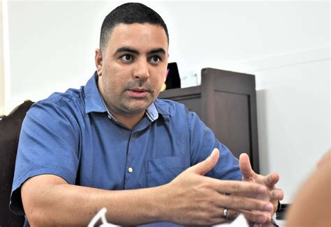 Shoppings e lojas de rua resistem em dar reajuste aos funcionários no