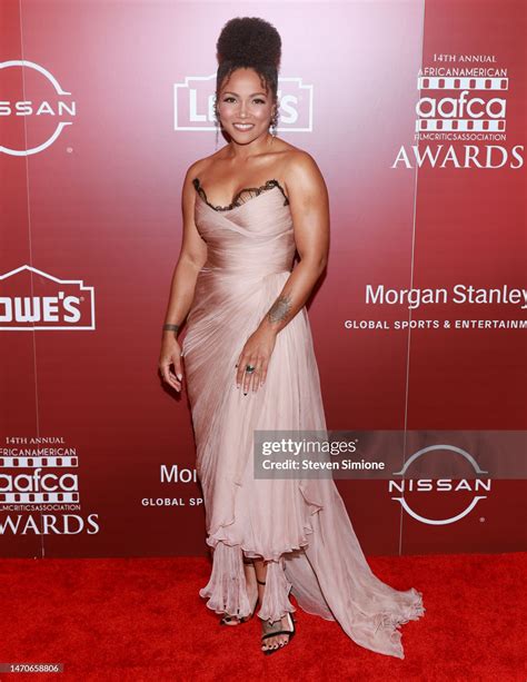 Jasmine Mathews's feet