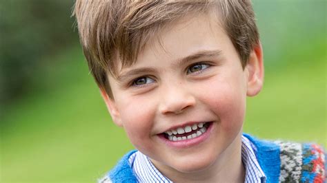 royal family releases    prince louis   vrogueco