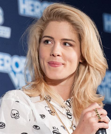 Emily Bett Rickards – Wikipédia, a enciclopédia livre | Emily bett