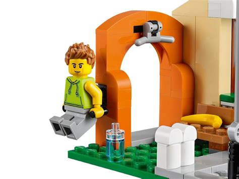 LEGO City 60306 Торговая улица | playzone.com.ua