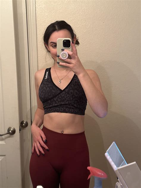 do you like toned tummies? : r/midriff