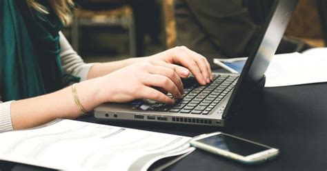 15 интернет профессий: как заработать, не выходя из дома