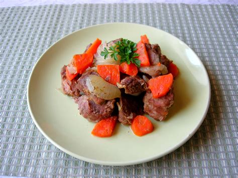 Мясо, тушеное в собственном соку с овощами | Национальная еда, Еда, Овощи