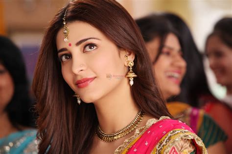 shruti haasan      ramaiya vastavaiya ramaiya