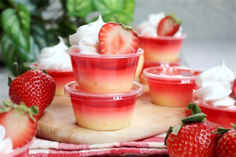 Make the Perfect Miami Vice Recipe: A Refreshing Blend of Piña Colada