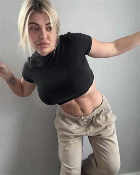 Carrie Leigh (@carrieleighx) • Instagram photos and videos