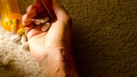 ¿Por qué los hombres se suicidan más que las mujeres? - BBC Mundo