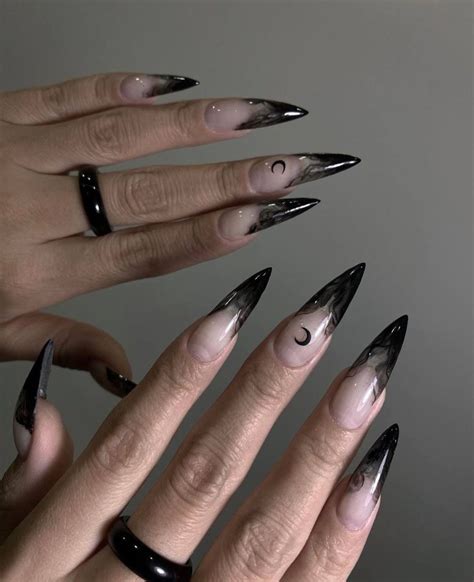 Pin on Идеи для маникюра | Black nails, Halloween nails, Goth nails