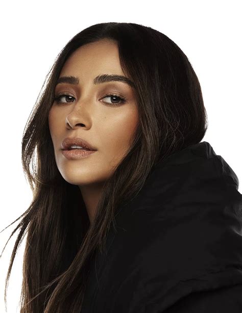 22 Facts About Shay Mitchell | FactSnippet