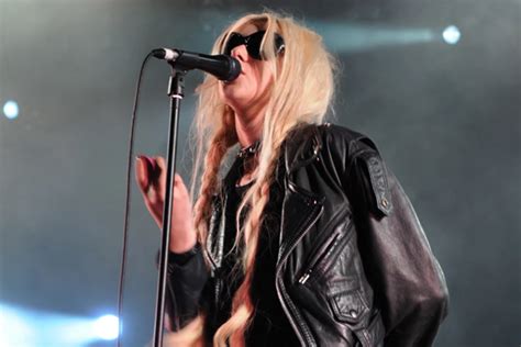 The Pretty Reckless' Taylor Momsen Answers Fan Questions