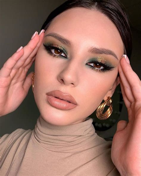 Makeup Makeup artist Chelyabinsk on Instagram: "💚💚💚 # makeuptutorial ...