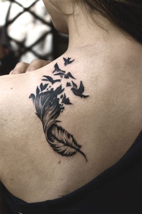 Тату перышко - фото салона Tattoo Times, узнай цену на сайте.