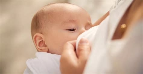 friend breastfed  daughter   wedding