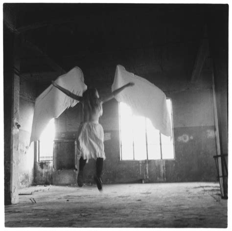 Francesca Woodman, el legado de la niña prodigio que saltó por la