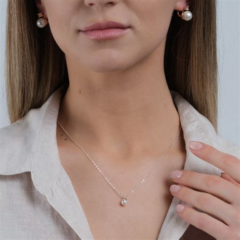 Do You Have An Earring Allergy? Signs, Symptoms and Solutions – Simply ...