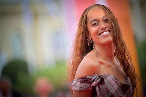 Michelle Obama reveals daughter Malia Obama's name change