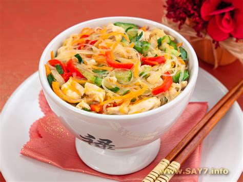 Фунчоза с овощами и куриным филе