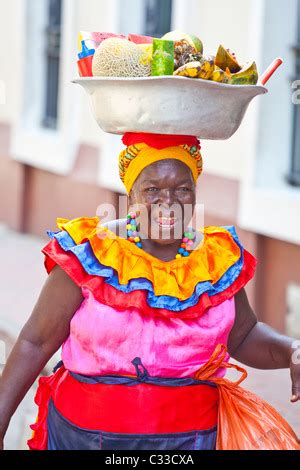 Fruit lady, old town, Cartagena, Colombia Stock Photo - Alamy