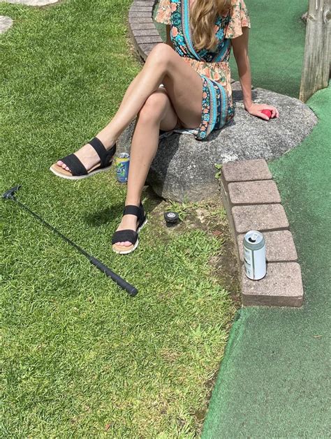 Peeking Upskirt with No Panties : r/teasing