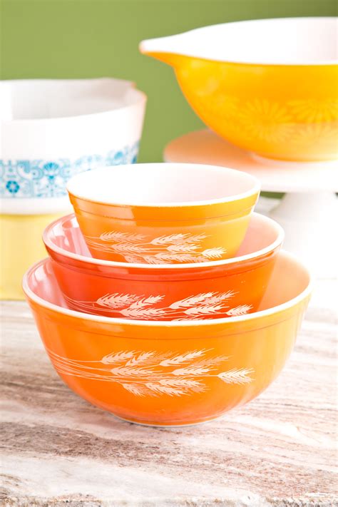 Pyrex Collector's Price Guide 2022-2023: A Collector's Guide To Vintage ...