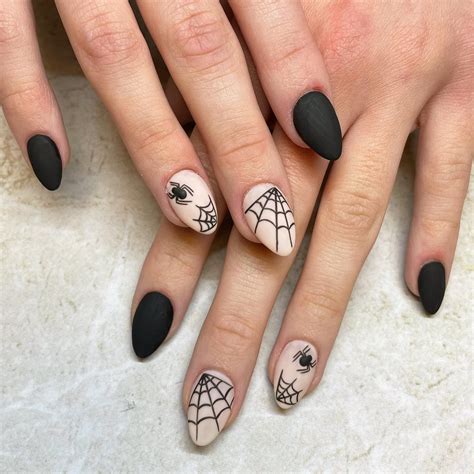 40+ Simply Adorable Halloween Nail Designs