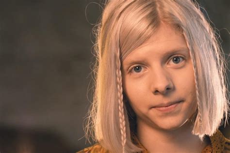 watch norwegian pop star aurora play a live session