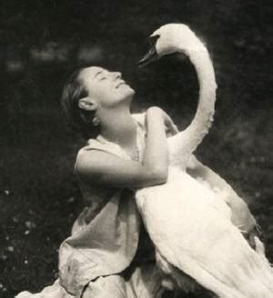 Anna Pavlova And Her Pet Swan Jack (1927) - Flashbak