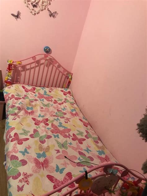 girls pink single bed  mattress  en broxbourne fuer  zum
