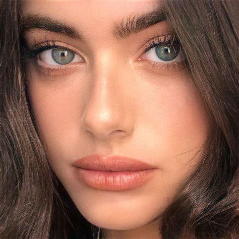 Yael Shelbia Fan Account🤍 on Instagram: “@yaelshelbia 👑🤍 Makeup ...