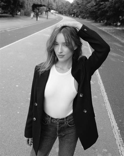 Sapphire Lapiedra : r/whitetanktops