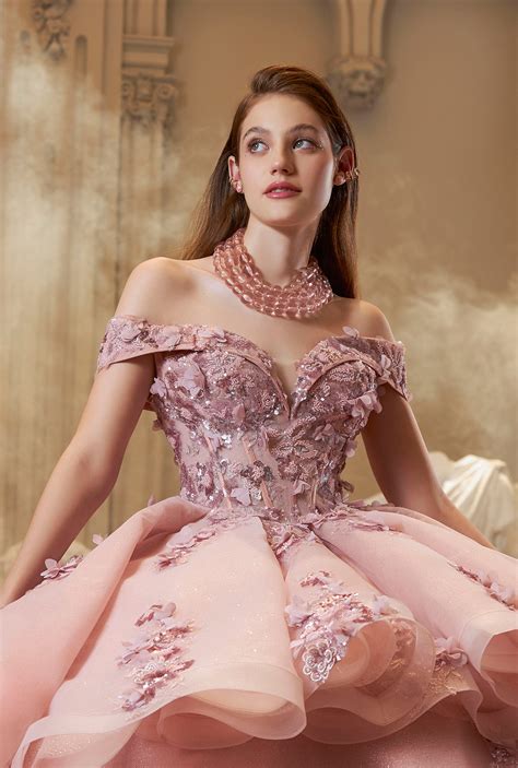 Vestido para Quinceañera Blush Rosa con Pedreria Fina. Coleccion Swan