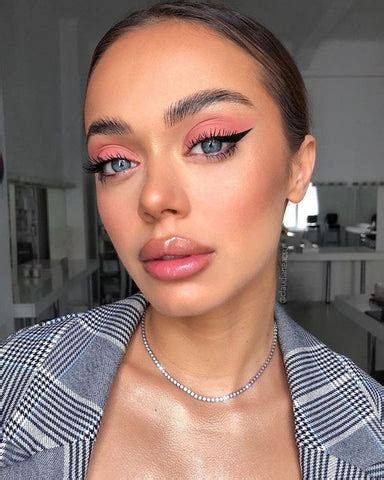 5 стъпки за визуално по-плътни, големи и сочни устни! – NL Beauty