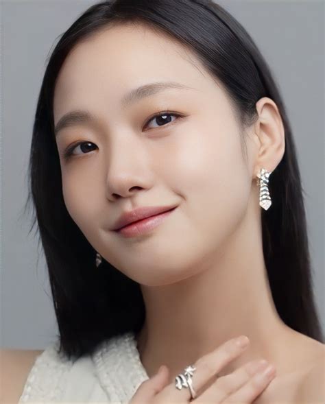 Kim Go Eun, Curvy Outfits, Bridal Make Up, Beautiful Asian Women, Old