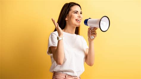 10 Fastest Talkers in the World with Amazing Records (Update 2025)