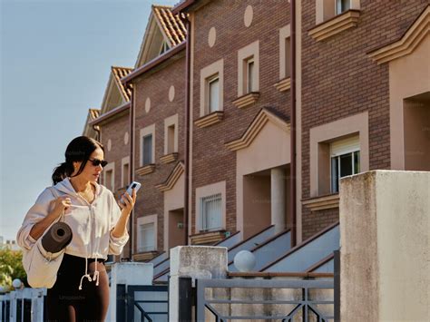 20 Modern Wet Hair Looks and Styling Techniques 19