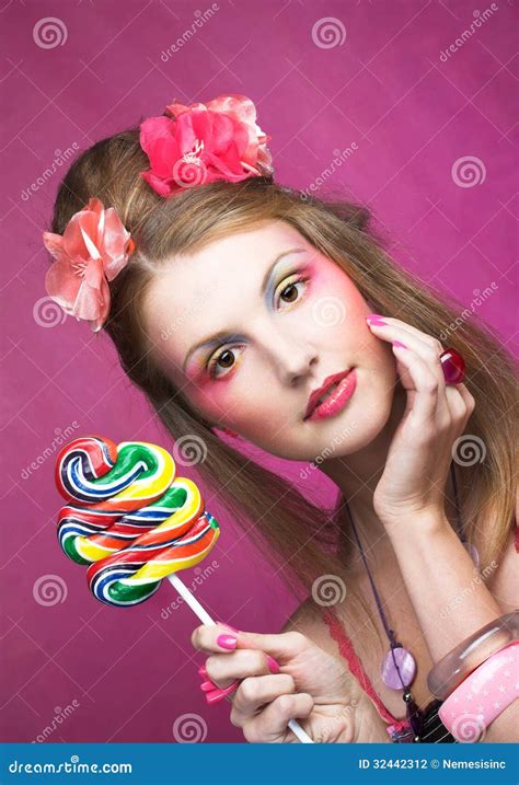 Κορίτσι με το lollipop στοκ εικόνες. εικόνα από - 32442312