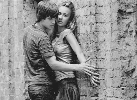 romantic love couples kissing wallpaper hd   dhaney