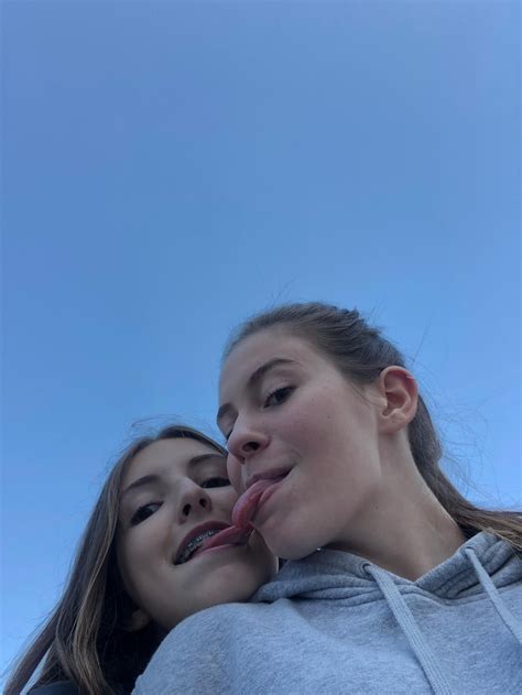 Lesbians Kissing, Cute Lesbian Couples, Cute Couples Goals, Lesbian Art