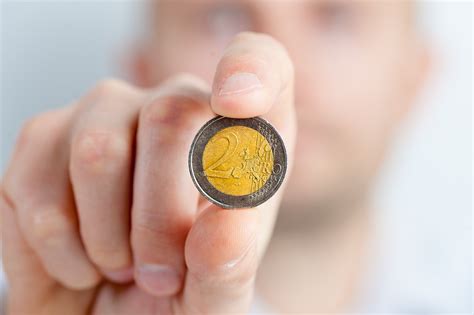 Суеверия за намерени монети – Имени дни