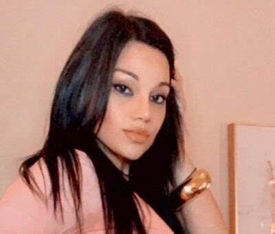Mona Azar Height Archives - Biography Gist