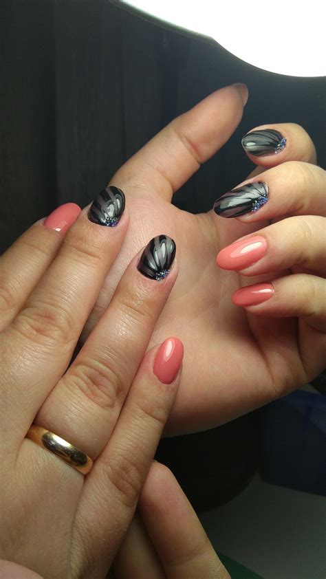 Маникюр с матовым топом и стразами | Class ring, Nails, Beauty