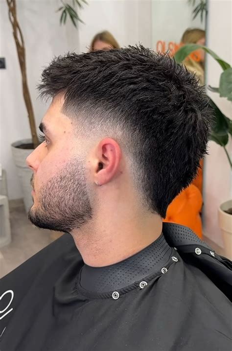 Stylists react to fade haircut mullet trends on social media now 4