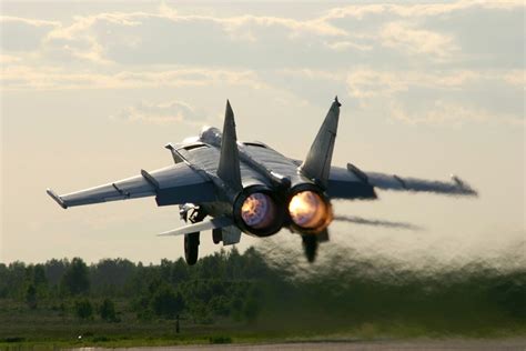 Высокоскоростной перехватчик МиГ 25 - Авиация России